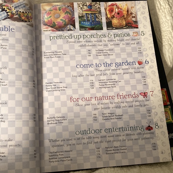 Mary englebreit hardback book. Projects to make indoors & out.Includes patterns - Picture 7 of 16
